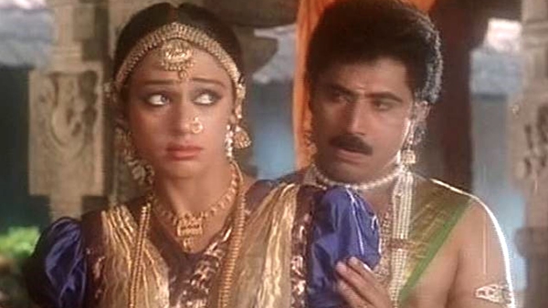 സത്യത്തില്‍ ആ തറ എണ്ണ കൊണ്ടാണ് ക്ലീന്‍ ചെയ്തിരിക്കുന്നത്