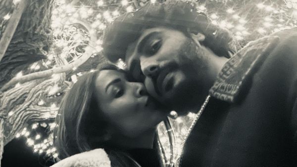 അർജുന്റെ കവിളിൽ ചുംബിക്കുന്ന ചിത്രമാണ് മലൈക പങ്കുവച്ചത്