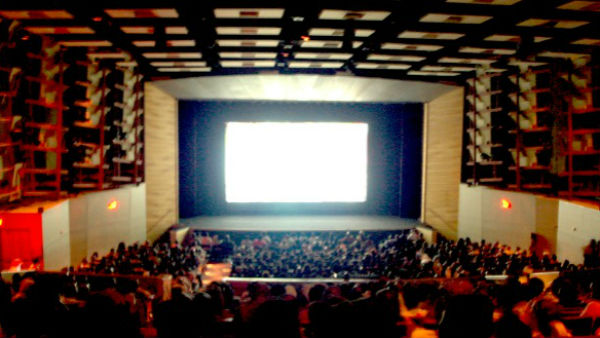 സിനിമാ രംഗത്ത് തന്നെ പ്രവർത്തിക്കുന്നതിനാൽ തനിക്ക് അവരുടെ പേര് വെളിപ്പെടുത്താൻ പറ്റില്ല