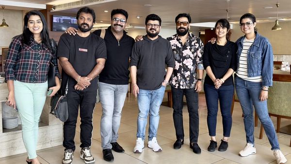 ദിലീപ്, നാദിർഷ, കോട്ടയം നസീർ, രഞ്ജിനി ജോസ്, ഡയാന തുടങ്ങിയ താരങ്ങൾക്ക് ഒപ്പമാണ് അമൃതയും