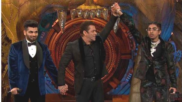 ഇതുകൂടാതെ മറ്റു ആകർഷകമായ സമ്മാനങ്ങളും വിജയിയെ കാത്തിരിപ്പുണ്ട്