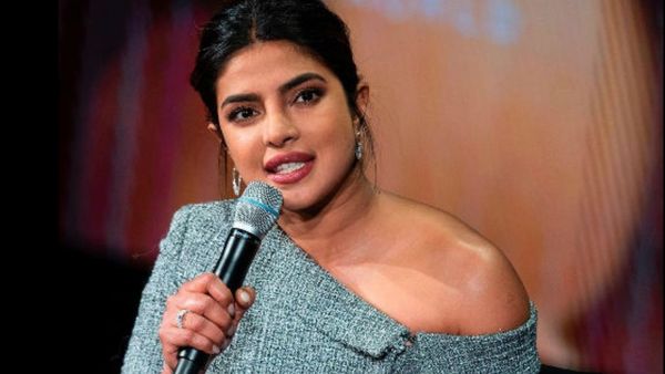 ചിരിക്കുക മാത്രം