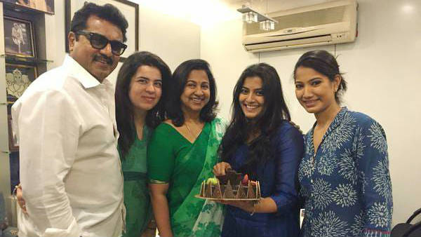 ഛായദേവി എന്നാണ് നടന്റെ ആദ്യ ഭാര്യയുടെ പേര്