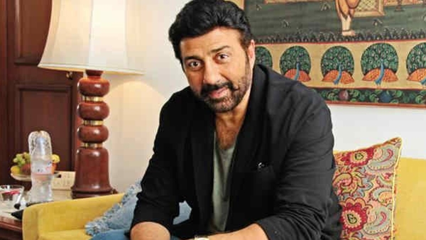 നിയമപരമായി വിവാഹിതരായതിന് ശേഷം ഡിംപിള്‍ രാജേഷ് ഖന്നയുമായി വേര്‍പിരിയുകയായിരുന്നു