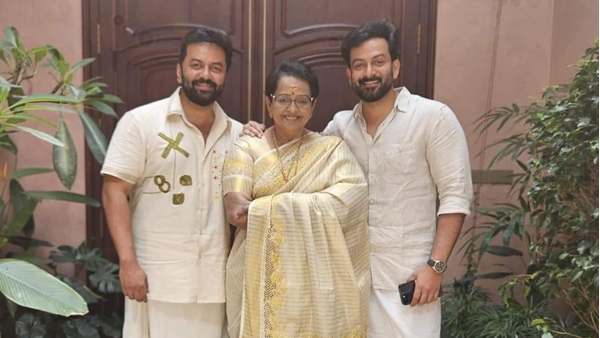 mallika-sukumaran mallika-sukumaran