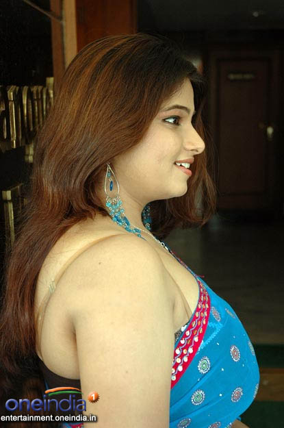 Jhanavi (Tv Anchor)