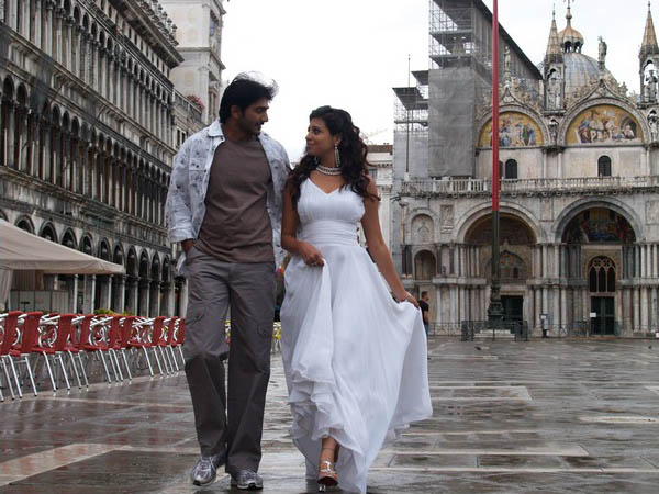 Mundhinam Paartheney