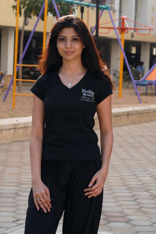 Mundhinam Paartheney