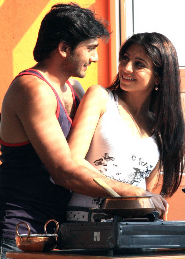 Mundhinam Paartheney