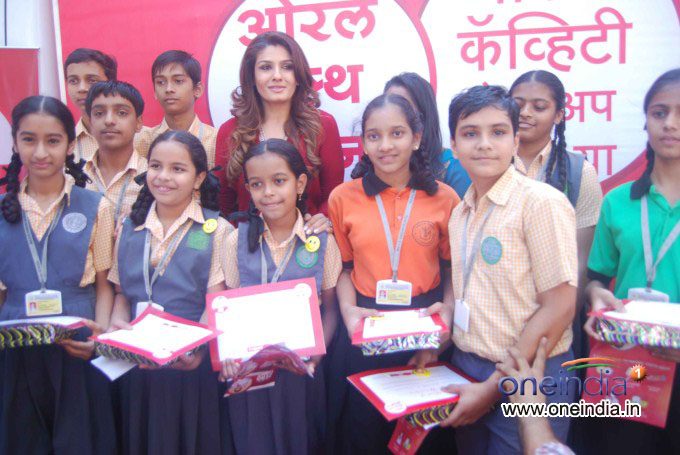 Raveena Tandon at Colgate Dental Oral Health Month Event