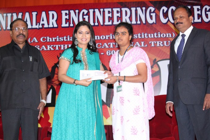 Actress Pooja in panimalar college