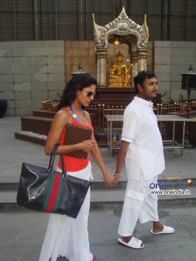 Veena Malik and Hemant Madhukar 3D Love Life
