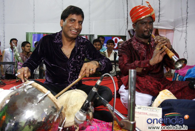 Celebrities Visits Andheri Cha Raja