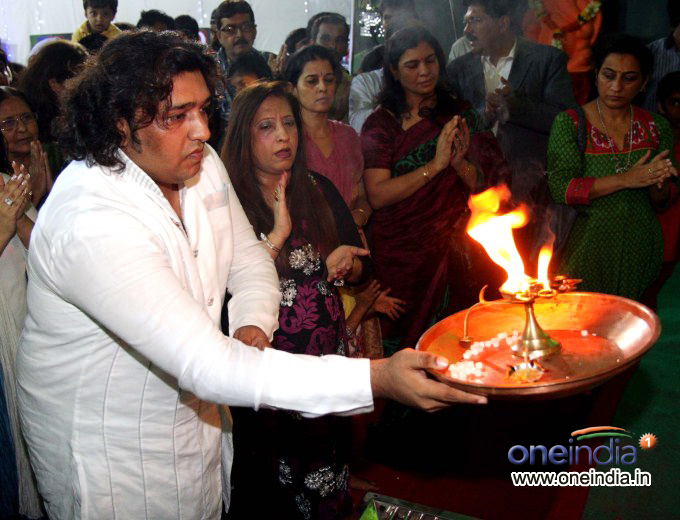 Celebrities Visits Andheri Cha Raja
