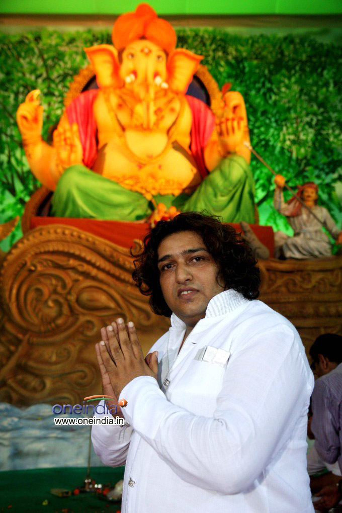 Celebrities Visits Andheri Cha Raja