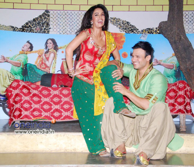 Kismat Love Paisa Dilli Movie Promotion