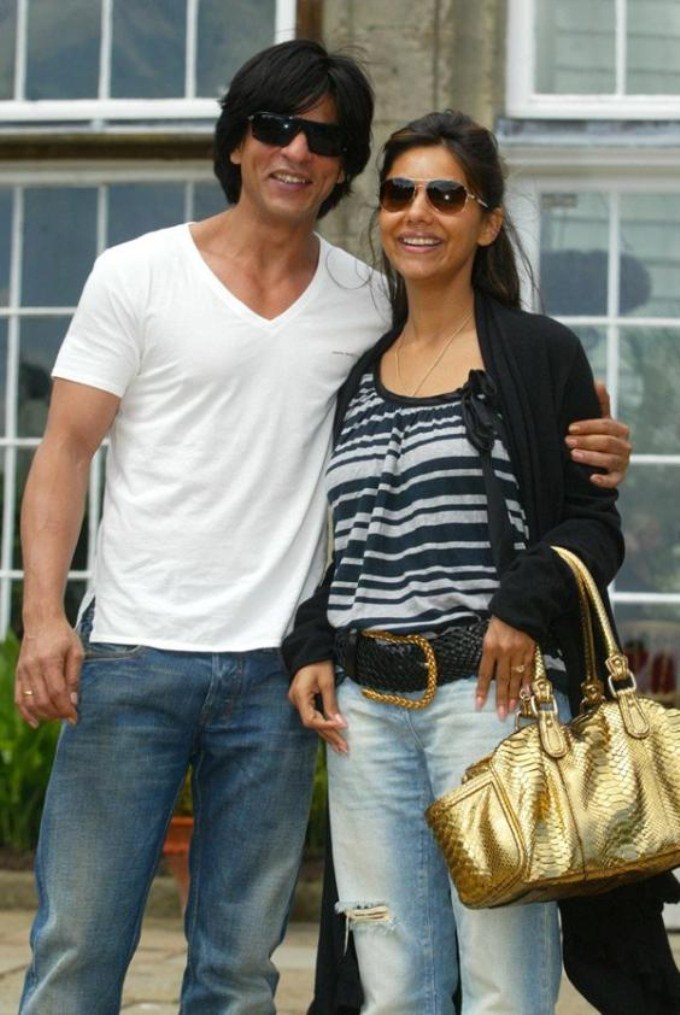Shahrukh Khan And Gauri Khan Wedding Photos Shahrukh Khan and Gauri Khan 21st Wedding Anniversary - Filmibeat