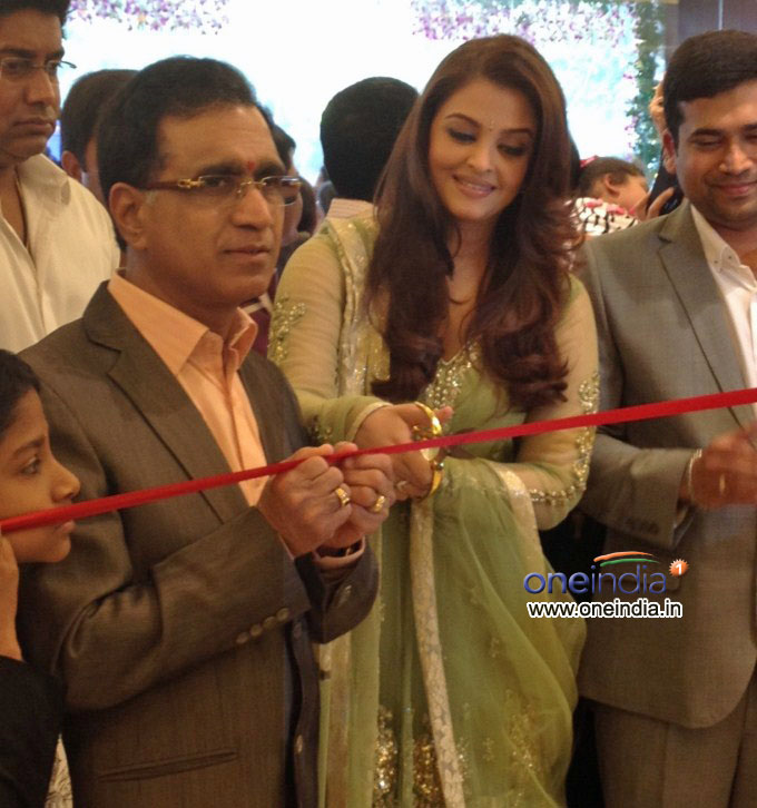 Aishwarya Rai Bachchan at Kalyan Jewellers Showroom Opening in Vadodara