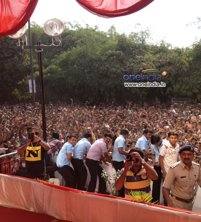 Aishwarya Rai Bachchan at Kalyan Jewellers Showroom Opening in Vadodara