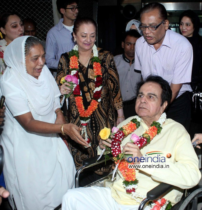 Dilip Kumar and Saira Banu Returns From Hajj Mecca
