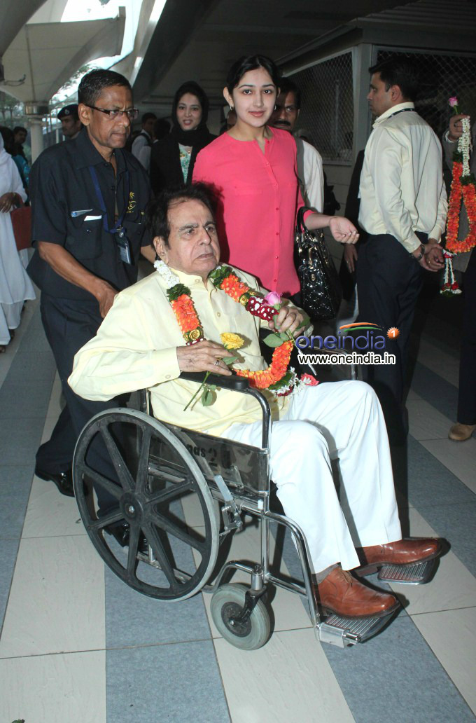 Dilip Kumar and Saira Banu Returns From Hajj Mecca