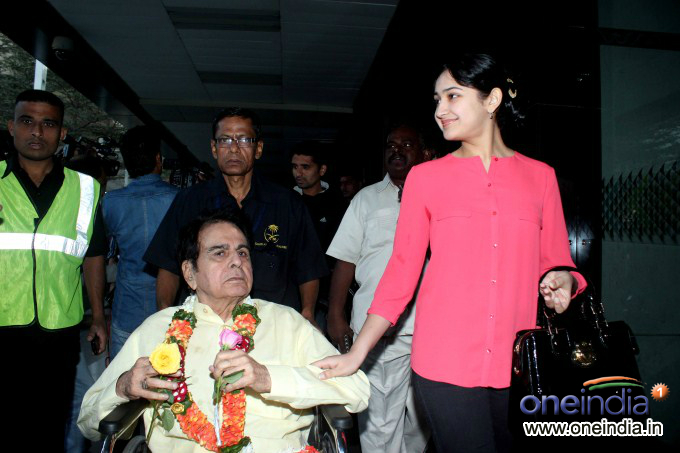 Dilip Kumar and Saira Banu Returns From Hajj Mecca