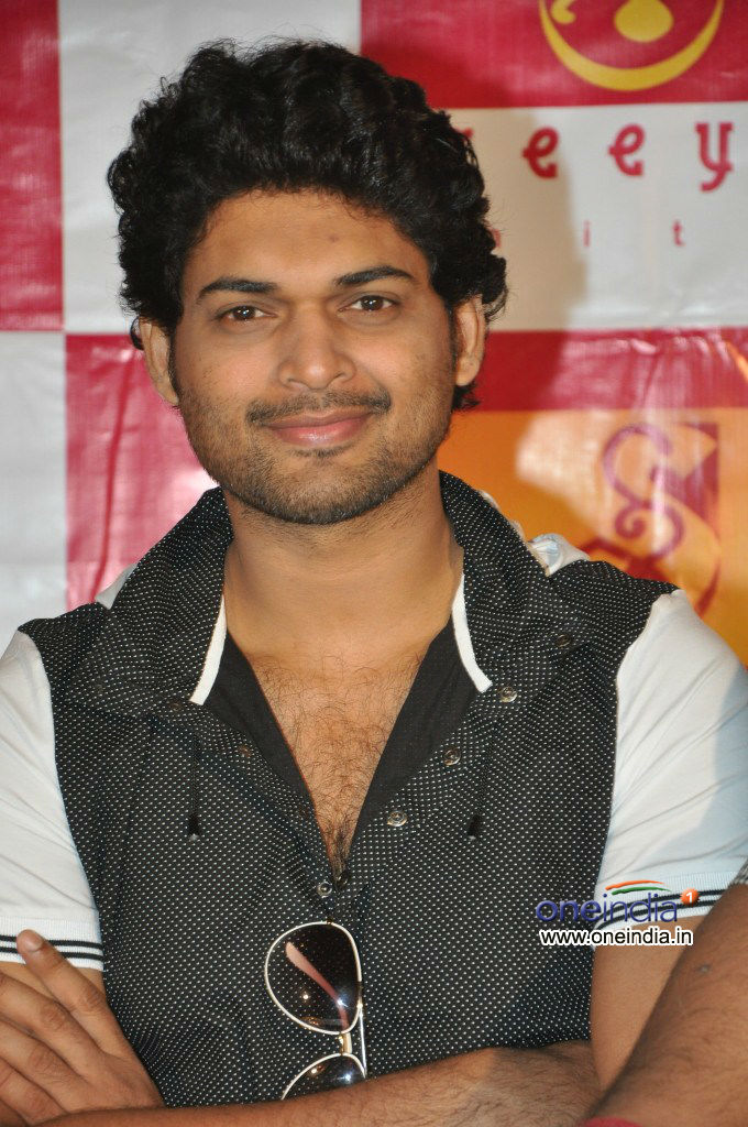 Director Vamsi Sreeyas Chitra Movie Launch
