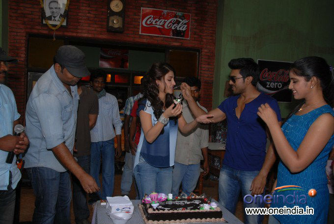Shruti Haasan Birthday Celebration at Yevadu Set