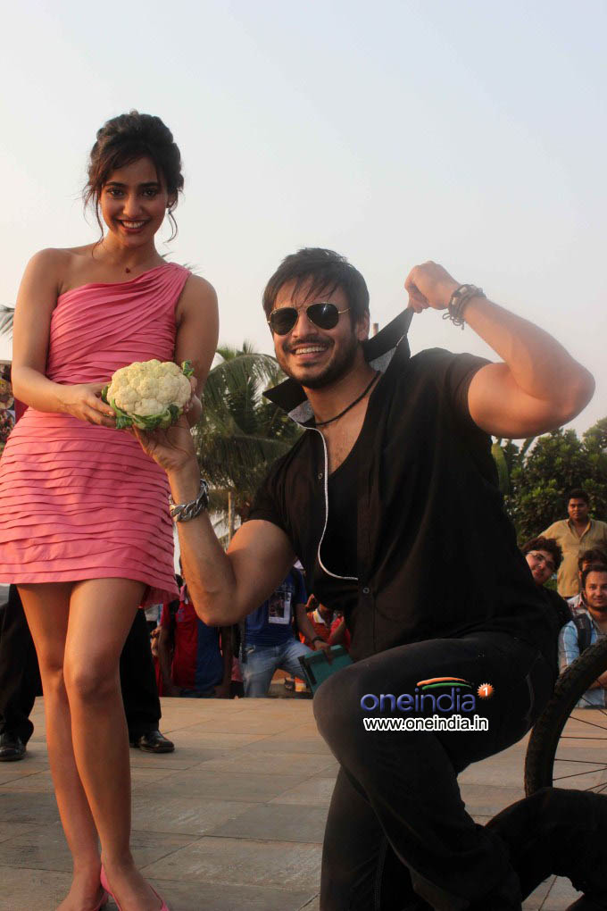 Valentine Day Special : Promotion of film Jayantabhai Ki Luv Story