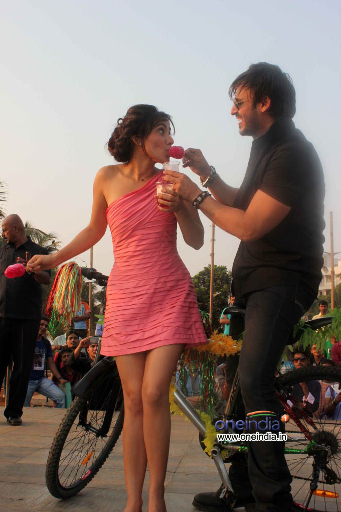 Valentine Day Special : Promotion of film Jayantabhai Ki Luv Story