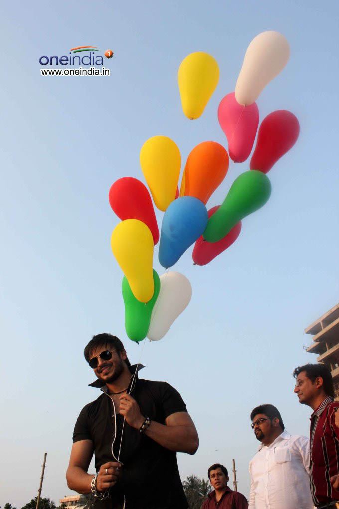 Valentine Day Special : Promotion of film Jayantabhai Ki Luv Story