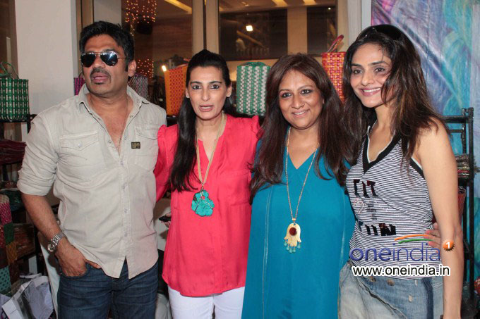 Mana Shetty's Araish's Exhibition