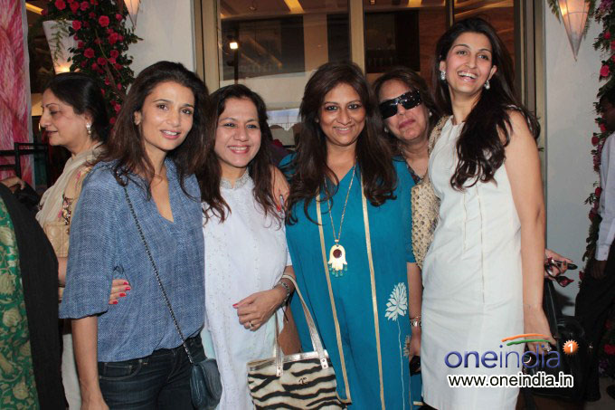 Mana Shetty's Araish's Exhibition