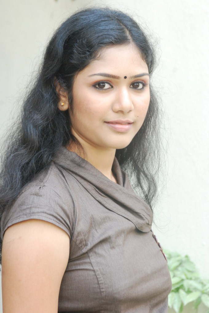 Naalu Ponnu Naalu Pasanga