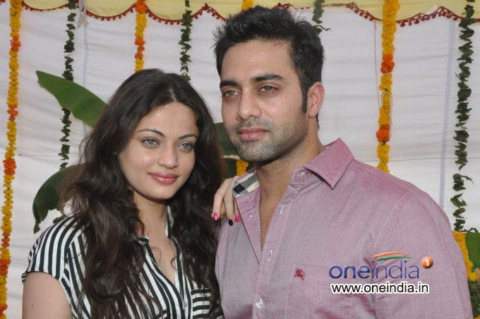 Antha Nee Mayalone Muhurat