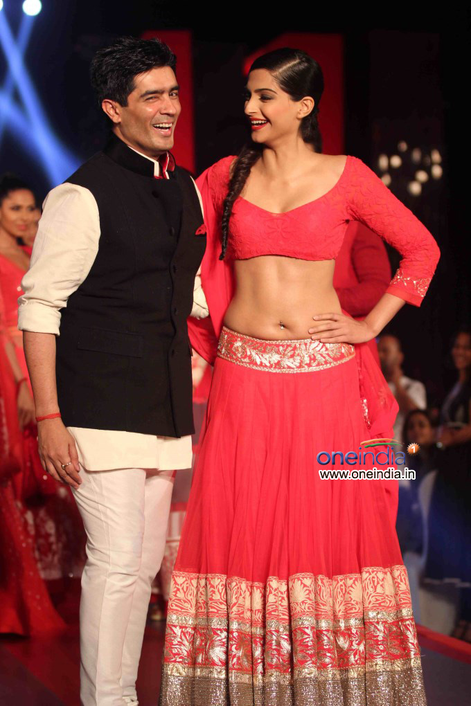 Sonam Kapoor Launch Colgate Visible White toothpaste