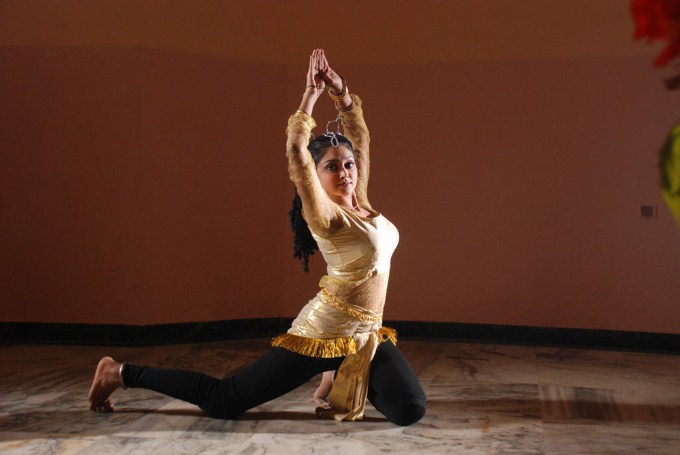 Madhavanum Malarvizhiyum