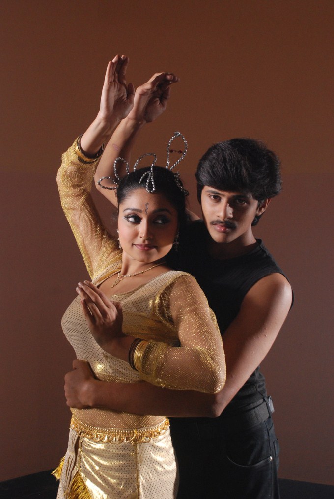 Madhavanum Malarvizhiyum