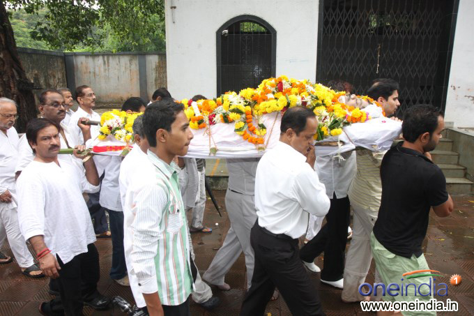 Funeral of filmmaker Sudhakar Bokade