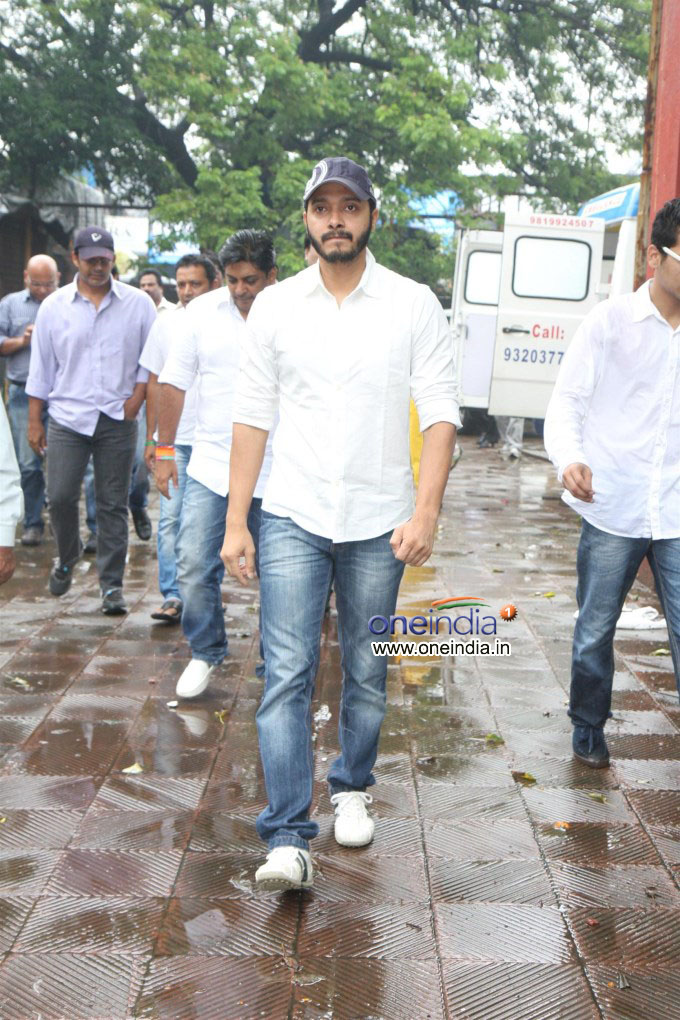 Funeral of filmmaker Sudhakar Bokade