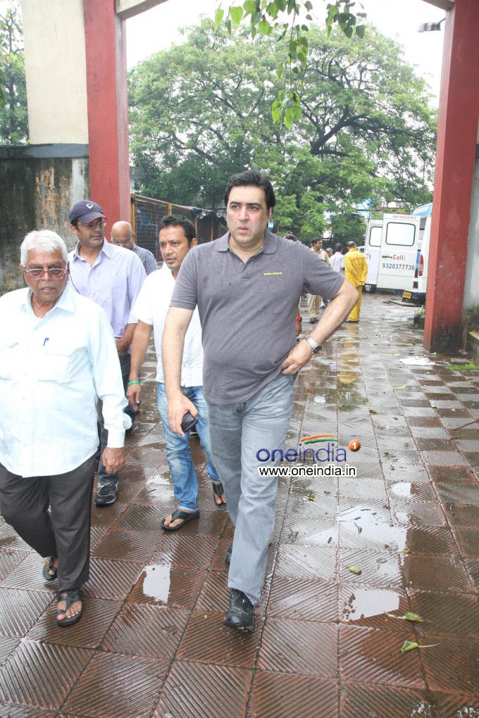 Funeral of filmmaker Sudhakar Bokade