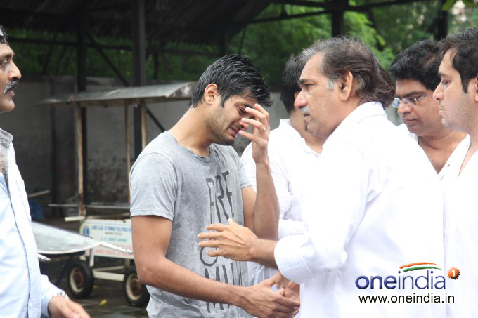Funeral of filmmaker Sudhakar Bokade
