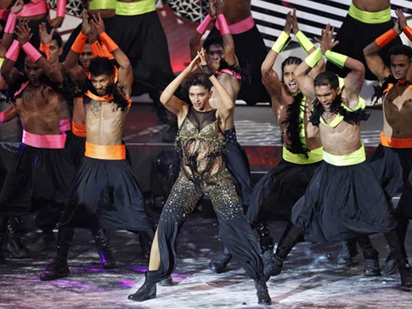 Dance Performance at IIFA Awards 2013