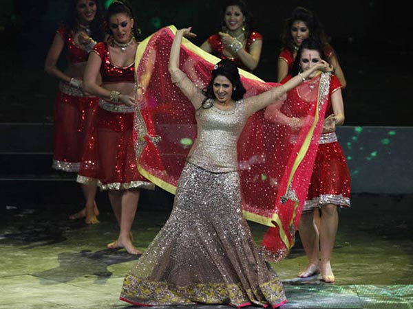 Dance Performance at IIFA Awards 2013