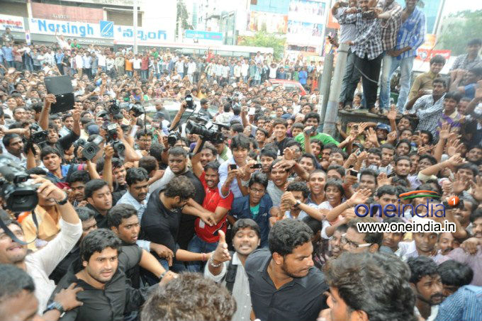 Allu Arjun Launches Lot Mobile Store Showroom