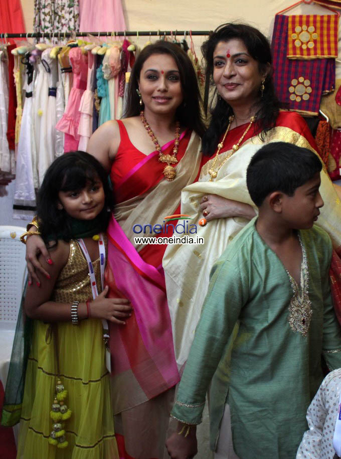 Rani Mukherjee Visit Durga Temple with her Family