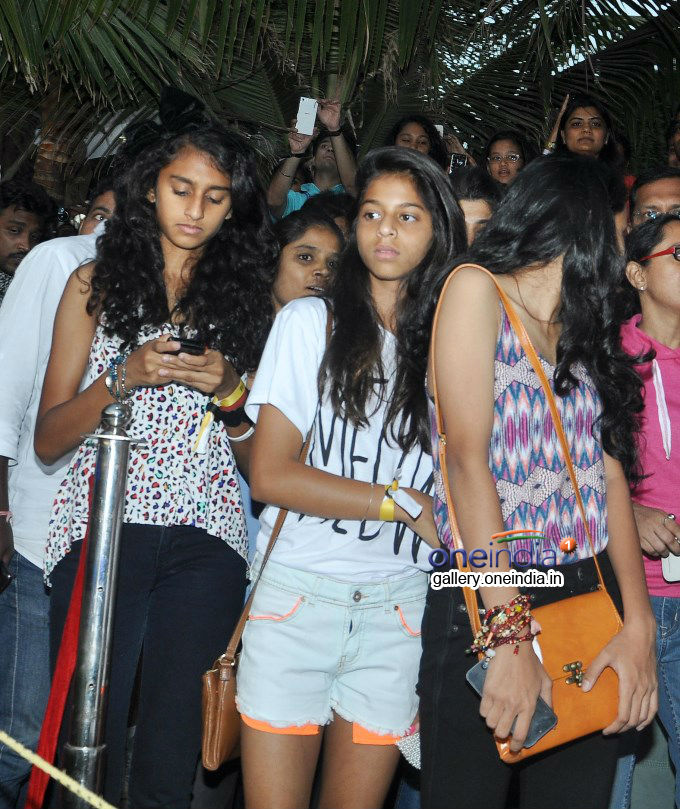 SRK with daughter Suhana at YouTube FanFest 2014