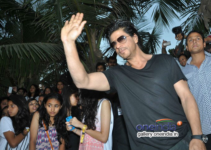 SRK with daughter Suhana at YouTube FanFest 2014