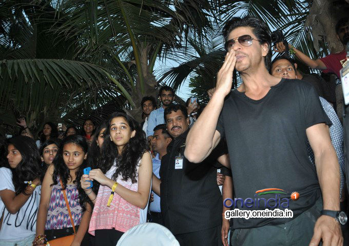 SRK with daughter Suhana at YouTube FanFest 2014
