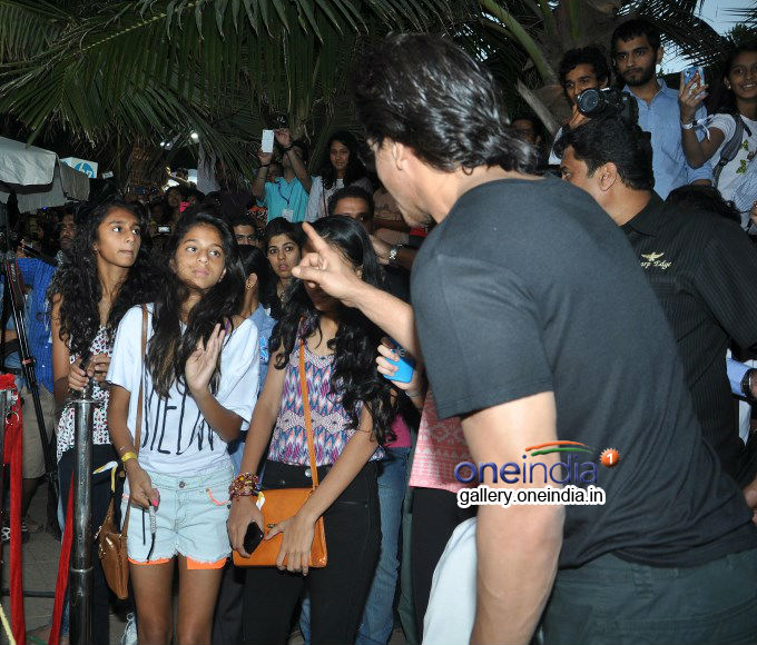SRK with daughter Suhana at YouTube FanFest 2014
